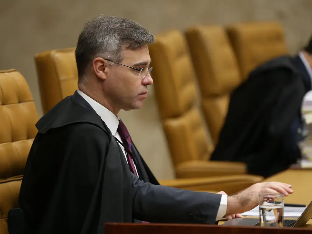 Mendonça libera relatório sobre Moraes e Vorcaro para análise do plenário do STF