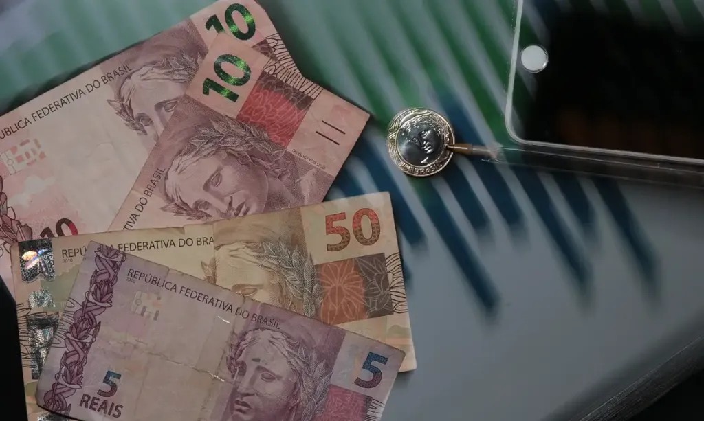 Ata do Copom aponta desaceleração da economia como fator para corte da Selic