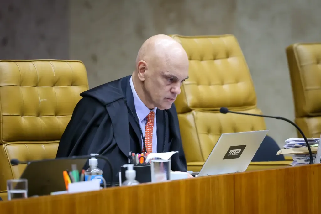 Aliados aconselham Lula a reduzir proximidade com Alexandre de Moraes
