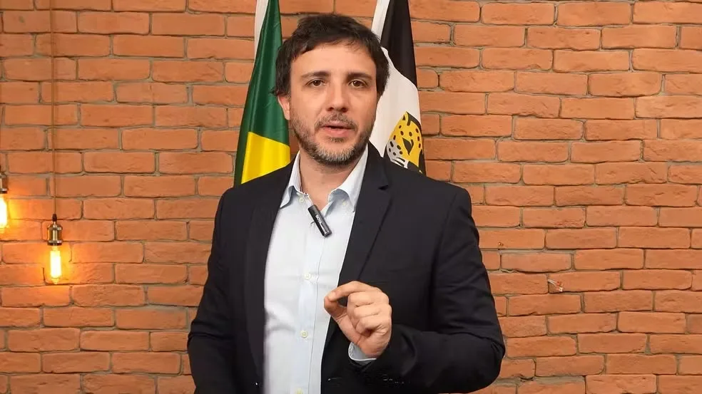 TSE suspende parte da campanha de Renan Santos por irregularidades em perfis nas redes sociais