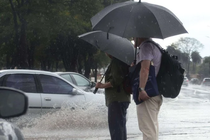 Eleições sob chuva: grande parte do Brasil tem alerta de tempestade