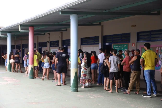 Eleitores que faltaram ao primeiro turno podem votar neste domingo (25)