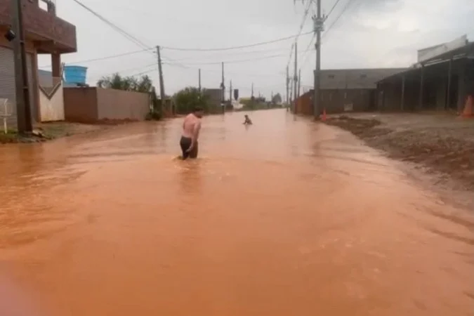 Chuvas do fim de semana deixam rastros de destruição na 26 de Setembro