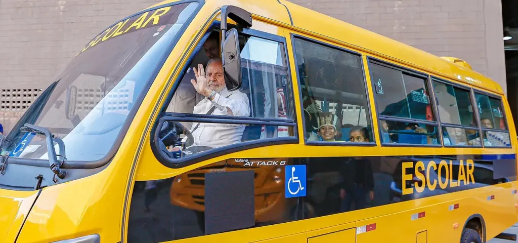 Lula anuncia proposta de transporte público gratuito nos fins de semana