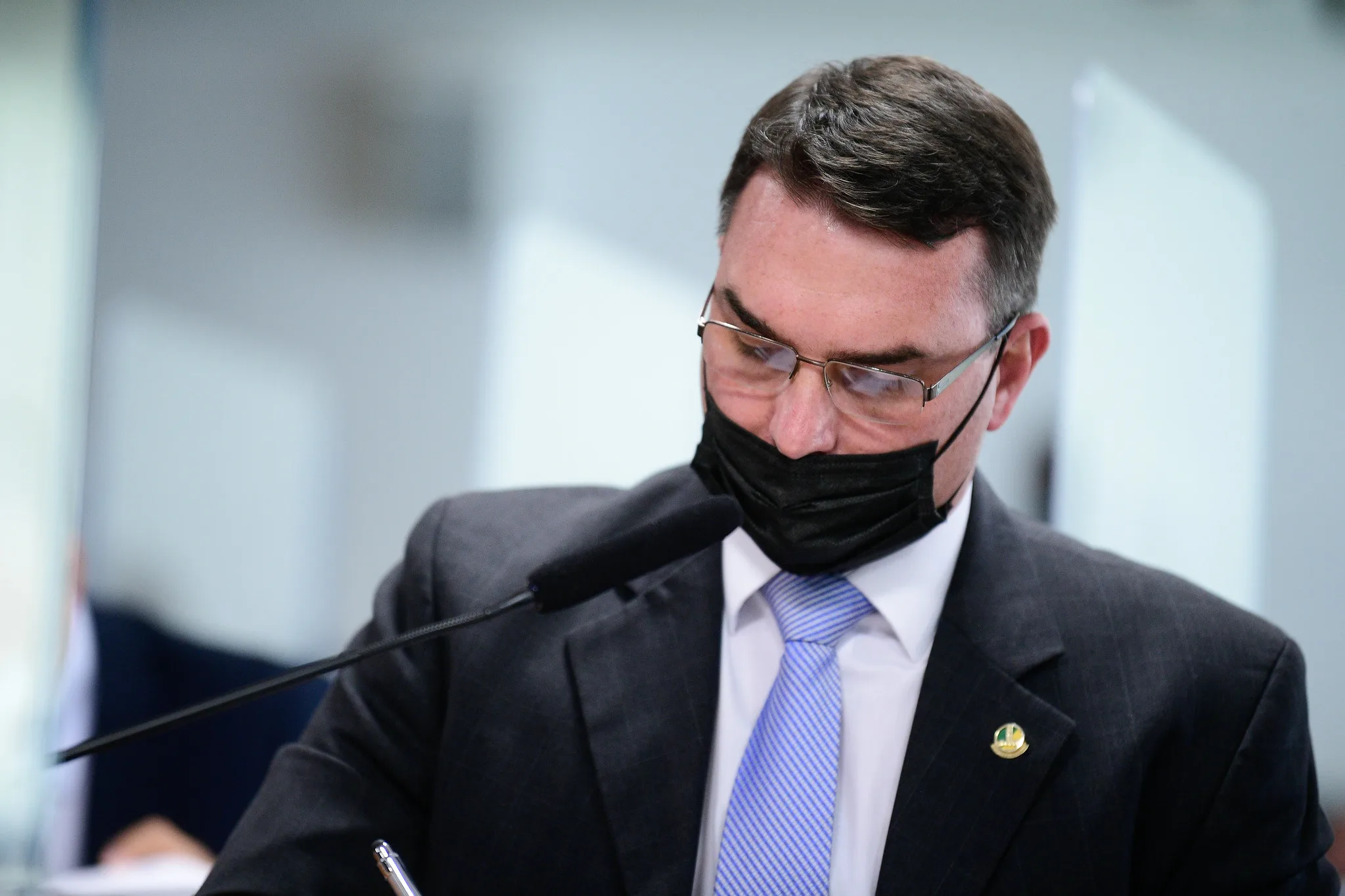 Flávio Bolsonaro teria participado de festa com lobistas da Covaxin durante pandemia, revela revista