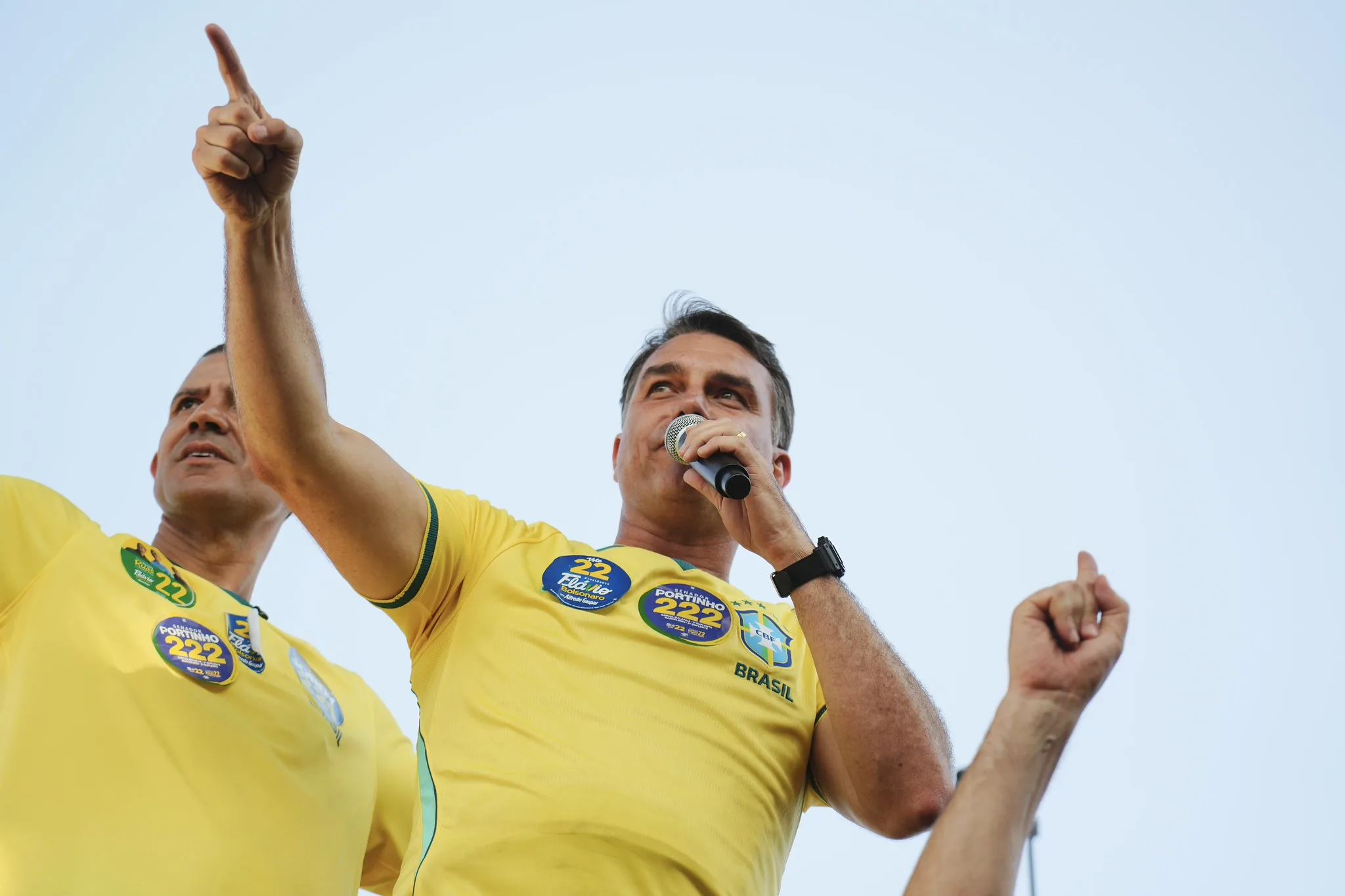 Flávio Bolsonaro votou contra três propostas de proteção às mulheres na Assembleia do Rio