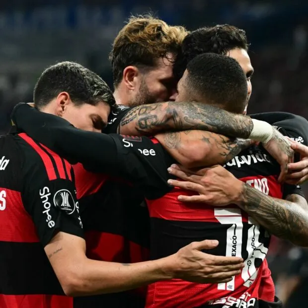 Flamengo goleia Bahia por 3 a 0 e retoma liderança do Campeonato Brasileiro