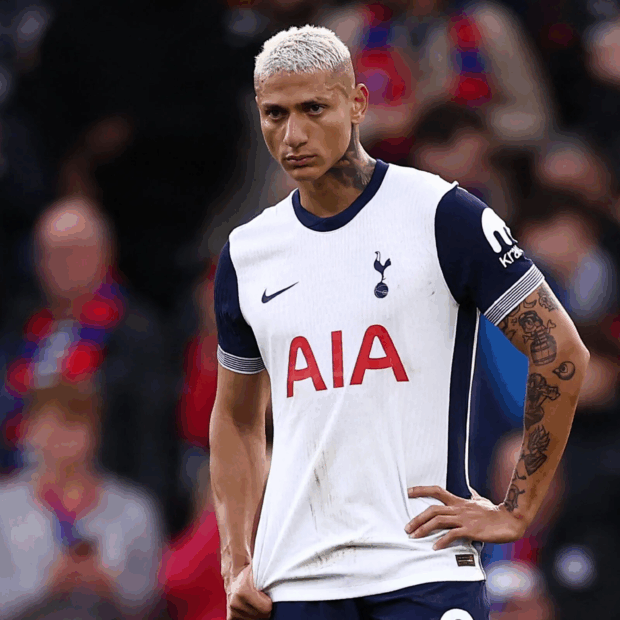 Richarlison ironiza saída de Flávio Bolsonaro do Brasil e Neymar reage