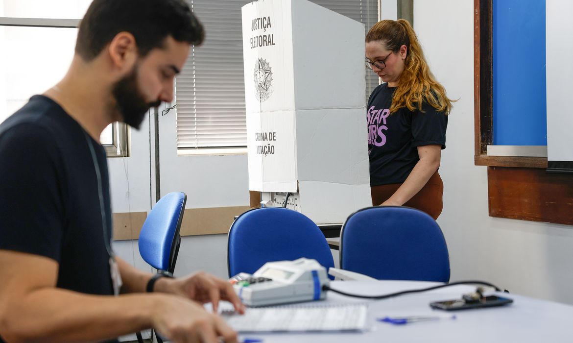 Quem faltou no primeiro turno pode votar no segundo; veja as regras