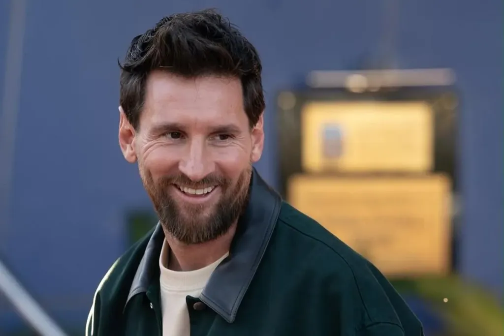 Messi se apresenta à seleção argentina para jogo de despedida