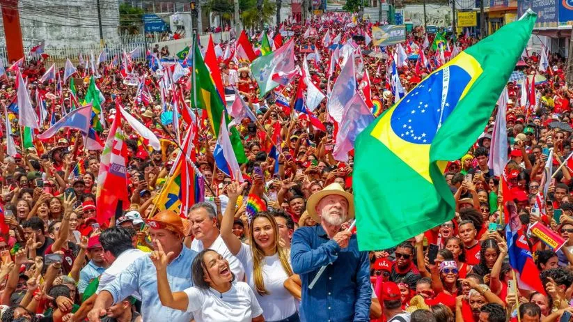 Lula desafia Flávio Bolsonaro a abrir sigilos e promete defender políticas sociais em caminhada no Maranhão