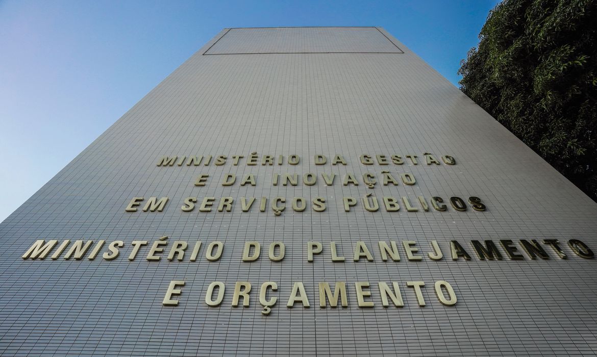 Governo libera R$ 5,2 bilhões para reforçar BPC, assistência social e medicamentos do SUS