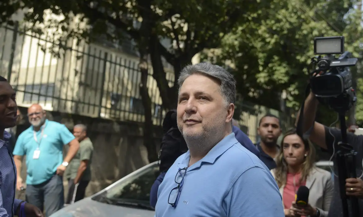 TSE anula votos de Garotinho e confirma eleição de Douglas Ruas no primeiro turno no Rio